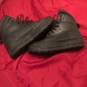 Nike ACG boots never been worn at all.